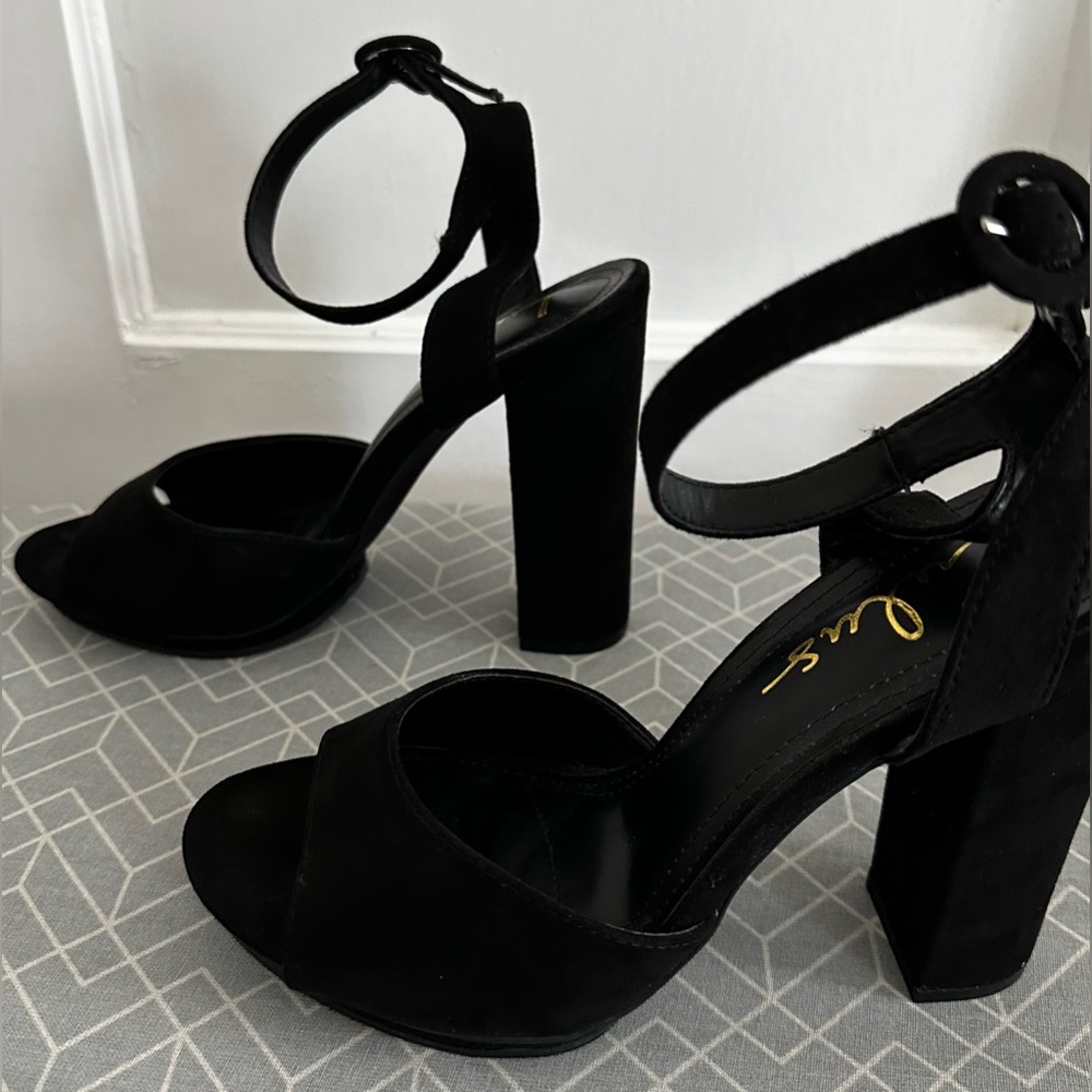 Lulu’s Black Heels - Picture 6 of 7